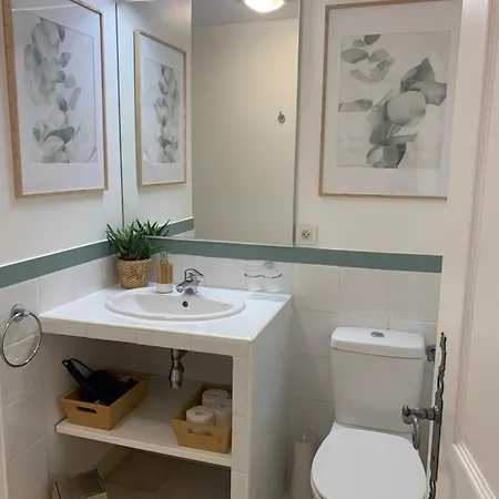 2 Dans Un Petit Paradis Bed & Breakfast 3*