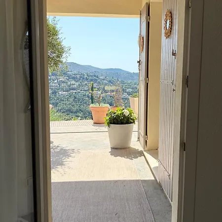 2 Dans Un Petit Paradis Oda ve Kahvaltı 3*